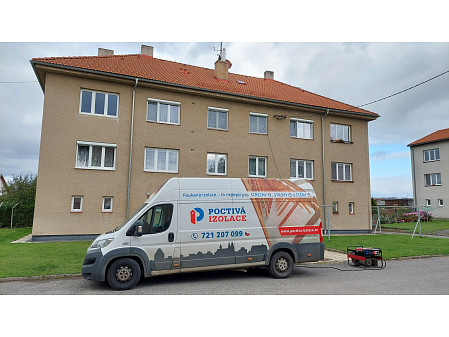 Izolace stropu bytového domu v Hradci nad Svitavou